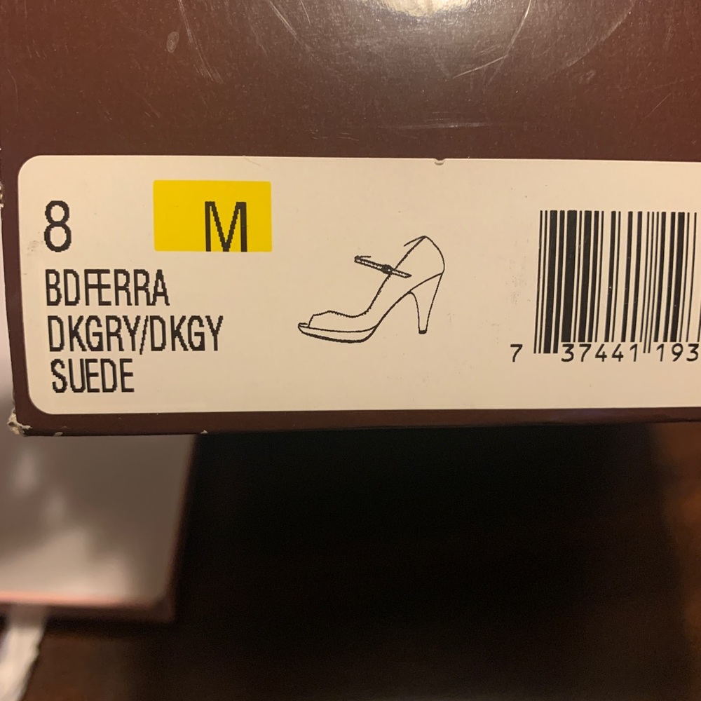 Women’s Heels - Picture 5 of 9